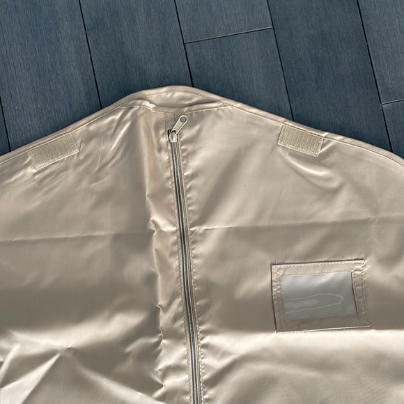 Burberry garment bag. - Picture 3 of 4